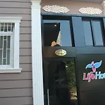 Life ホテル 3*