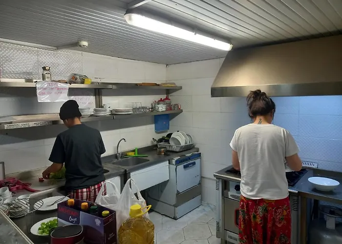 Life מלון